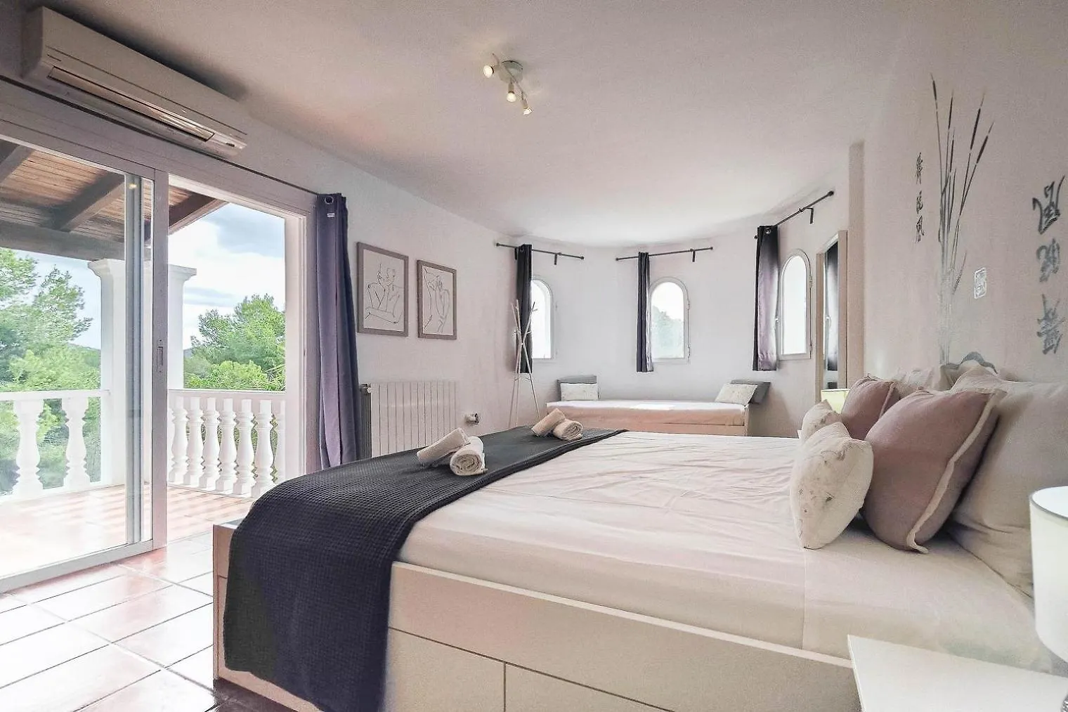 Villa Mercedes Cala Llonga 0*,  Spanyolország